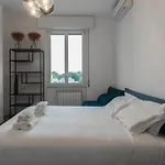 Apt24 - Modern Apartment With Balcony